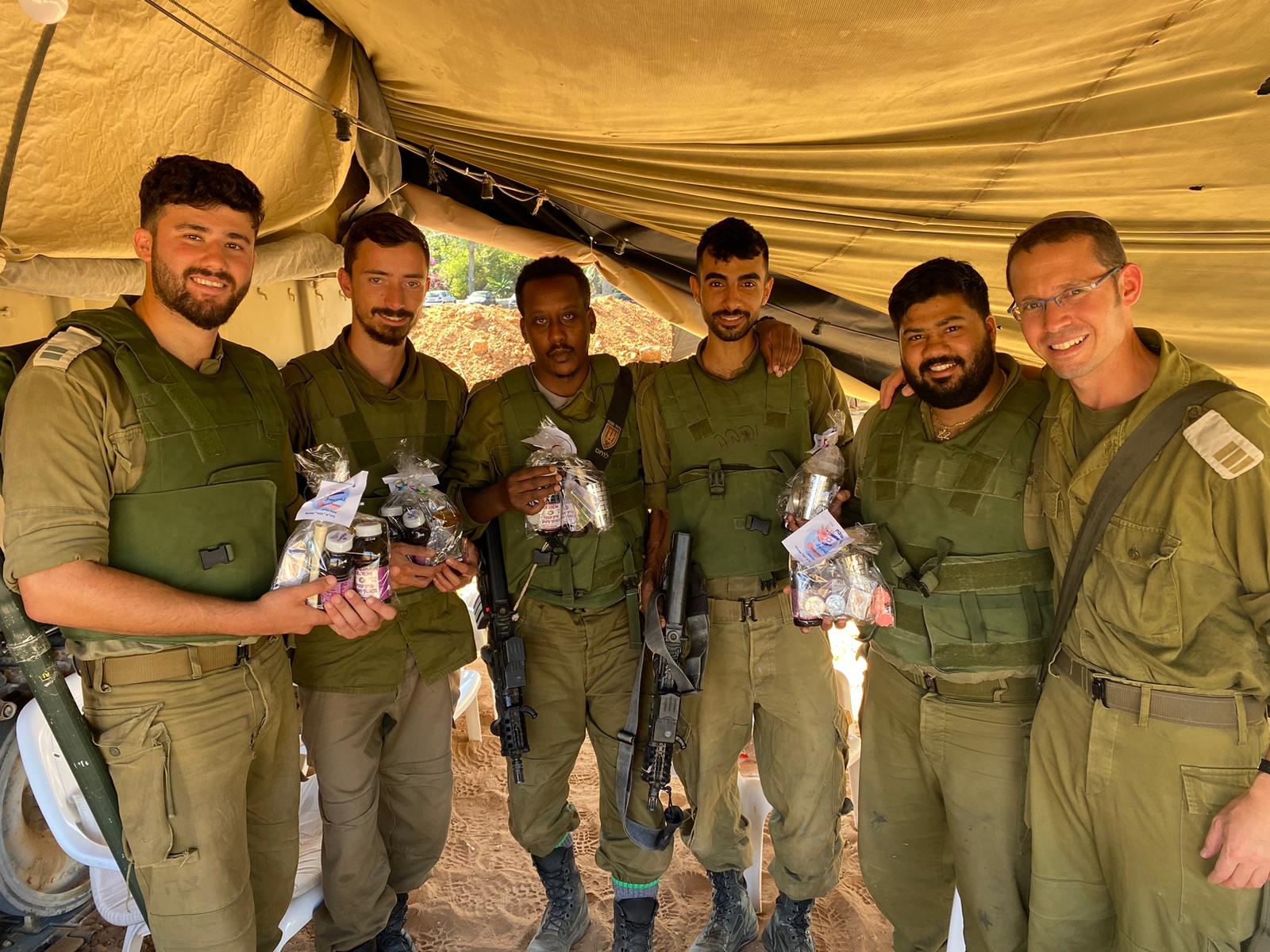 Delivering Shabbat packages to soldiers before Shabbat